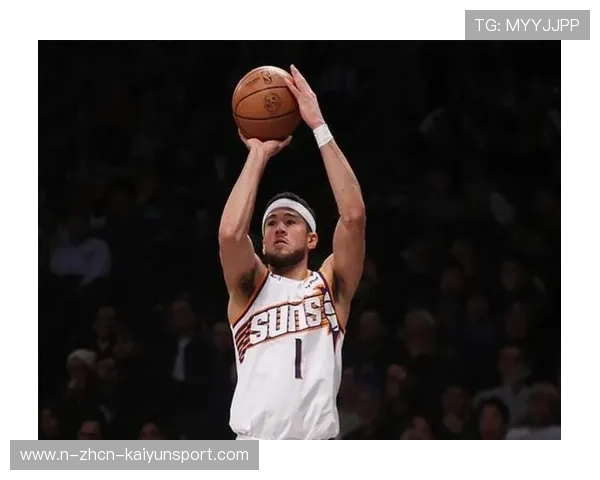 布克极限后仰中投，球应声入网：一次训练中的决胜心态与技巧之旅